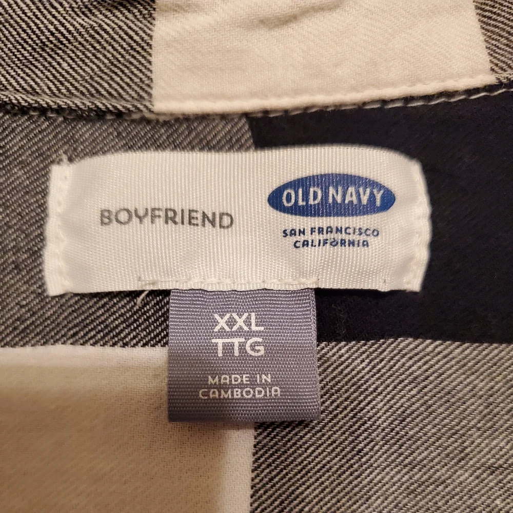 Old Navy Black & White Buffalo Plaid Boyfriend Popover Flannel Shirt - Picture 3 of 11